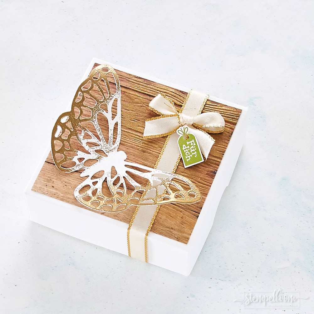 Geschenkschachtel mit Stampin' Up! #stampinup #gold #embossing #butterfly #schmetterling #box